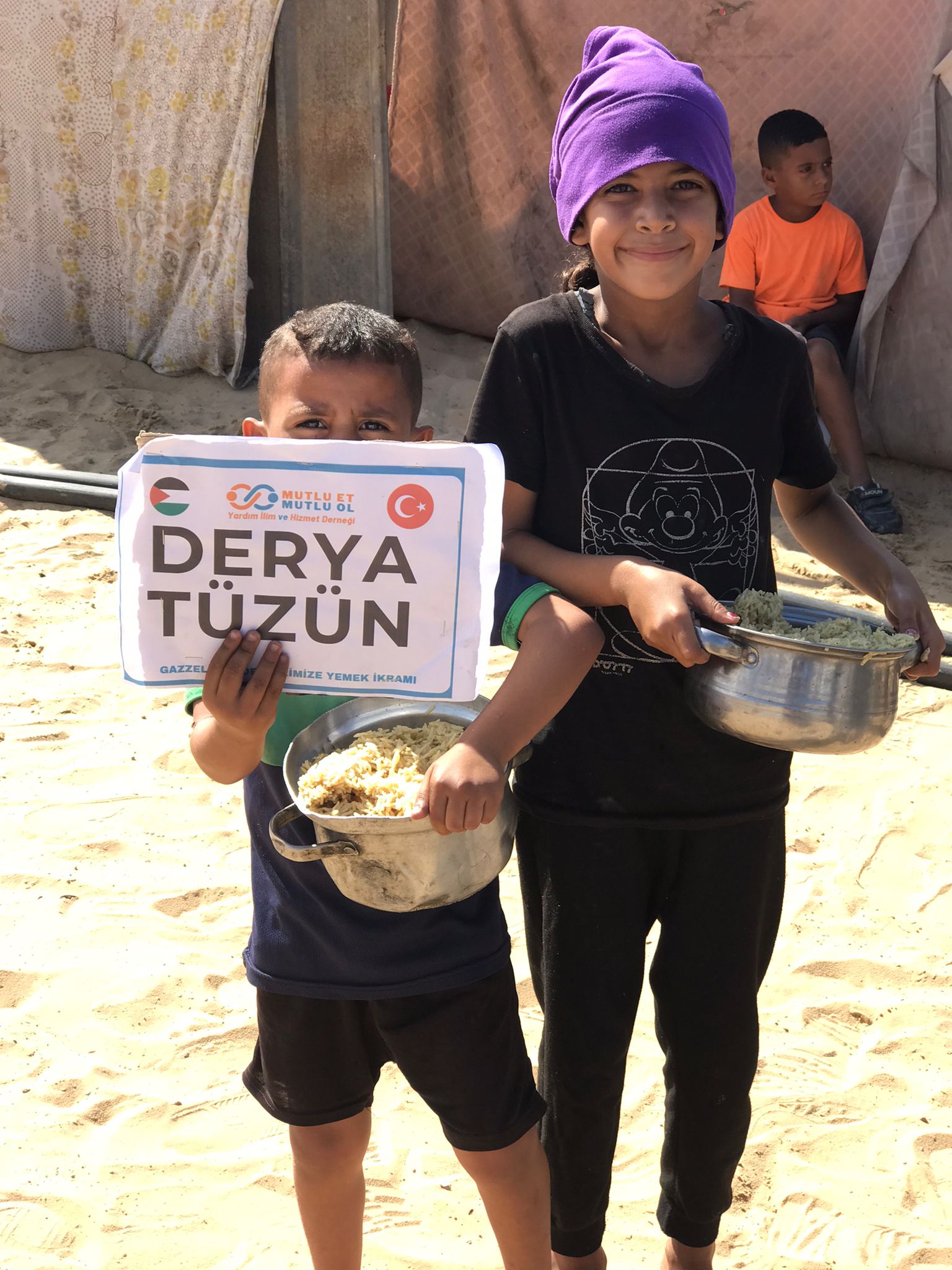 Gazze'de günlük yemek ikramlarımız devam ediyor.